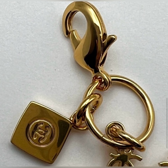 CHANEL❄️Gold Snowflake Charm ❄️AUTHENTIC❄️Limited Edition❄️New❄️ - Picture 5 of 7